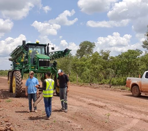Equipe Lines Brasil em atendimento técnico no campo